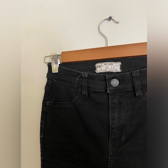 Free People Black Dark Wash Denim Womens Size 25(61855-16515125) - Picture 2 of 4